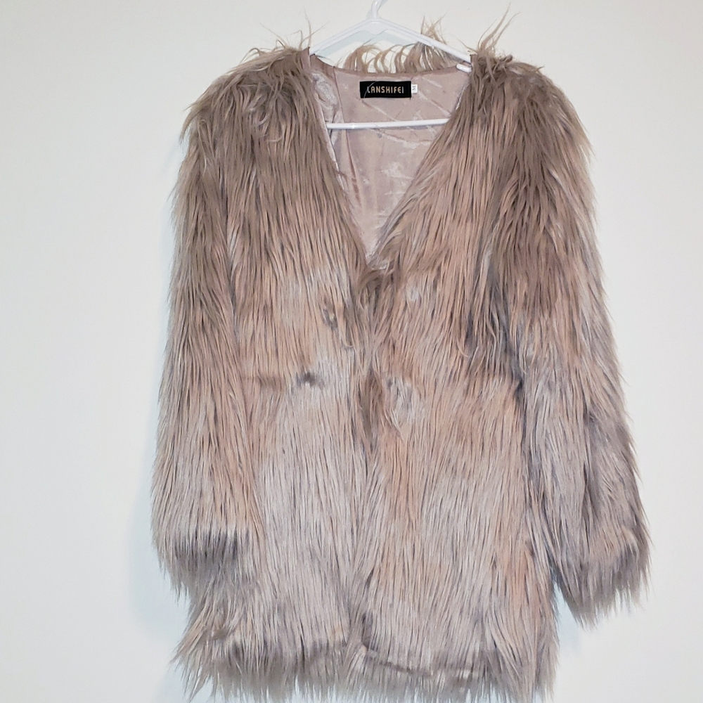 Lanshifei fur coat new without tag M